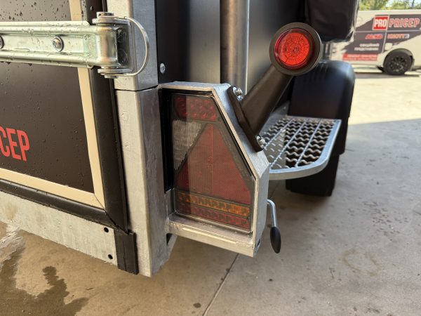 1758012700228883 Причіп - фургон без гальмівний