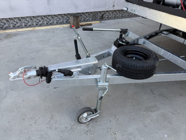 1758098068413882 Причіп платформа 4500кг