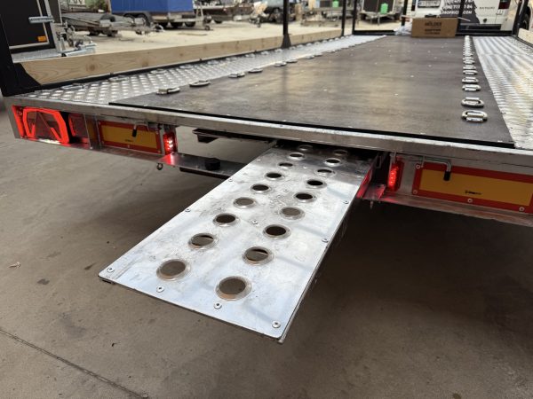 1758098086881331 Причіп платформа 4500кг