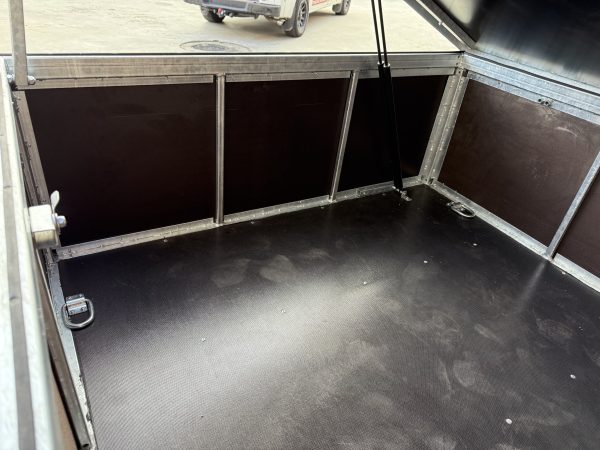 1759657134555968 Причіп - мисливець🔥